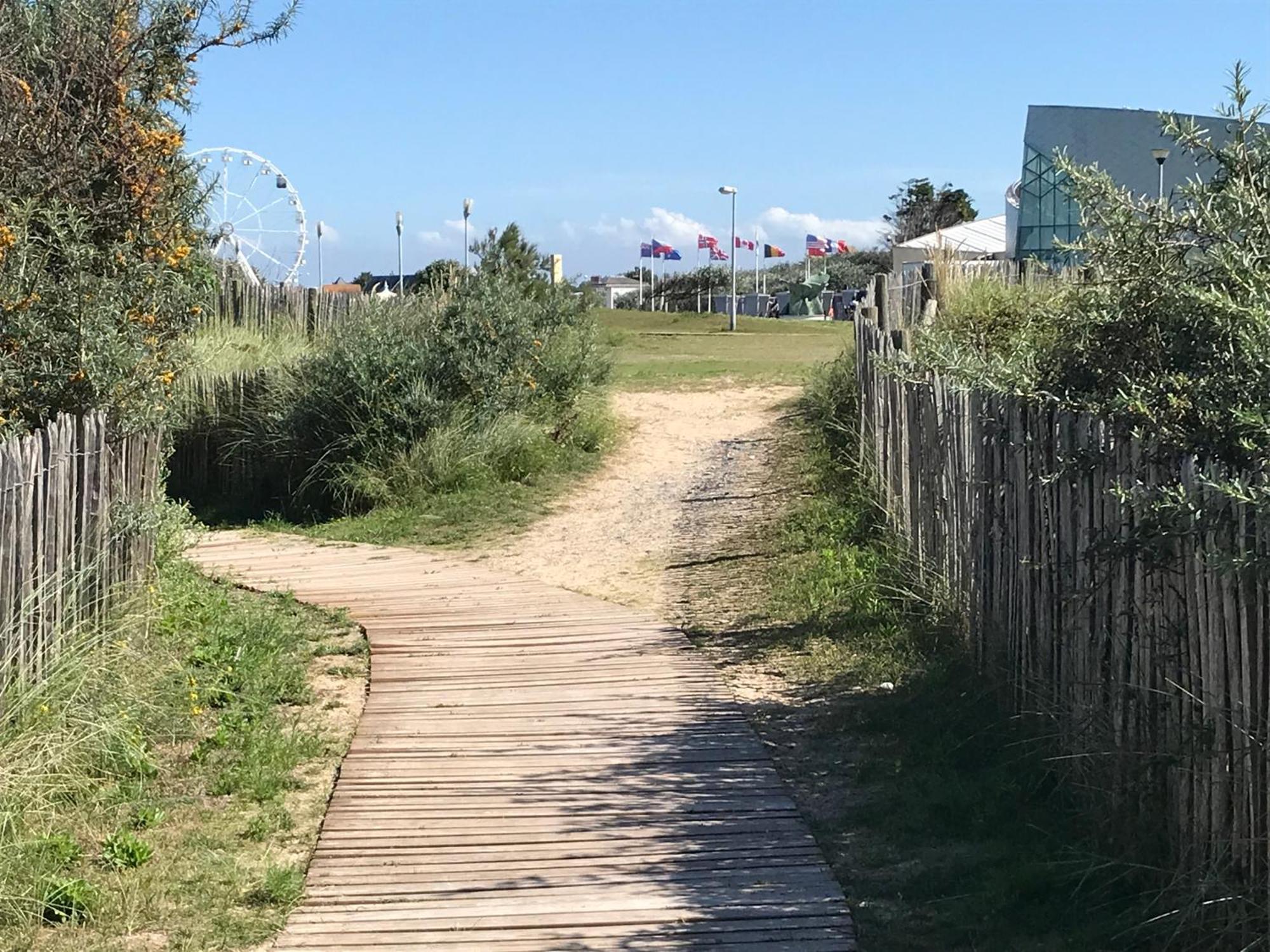 Bleu Sale - F2 Courseulles Avec Balcon Lejlighed Eksteriør billede